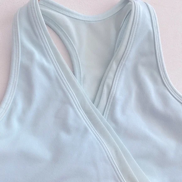 (A8) Lululemon Mint Racerback Sport Bra, Size 4 - Picture 3 of 7